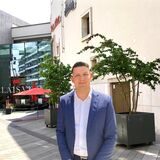 Montage Palais-Vest-Manager Gerrit Beckmann vor dem Center in Recklinghausen.
