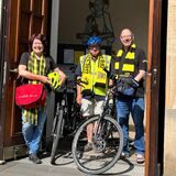 Startpunkt Dreifaltigkeitskirche: Heike Regener vom Tourenveranstalter meineHeimat.ruhr, Reinhold Hesse vom ADFC und Gemeindereferent Karsten Haug von cominghome09 (v. l.)