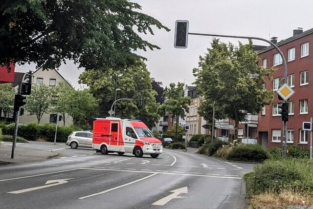 Die Ampel an der Kreuzung Gahlener Straße/Clemens-August-Straße ist seit vielen Tagen defekt.
