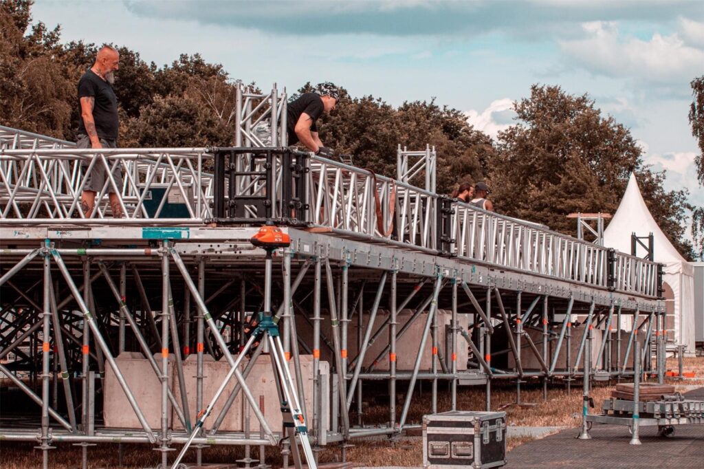 Bühnenaufbau beim Ruhrpott Rodeo Bühnenaufbau beim Ruhrpott Rodeo
