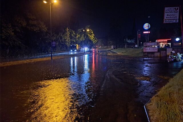 Der Dordrechtring in Recklinghausen ist nach einem Unwetter überflutet.
