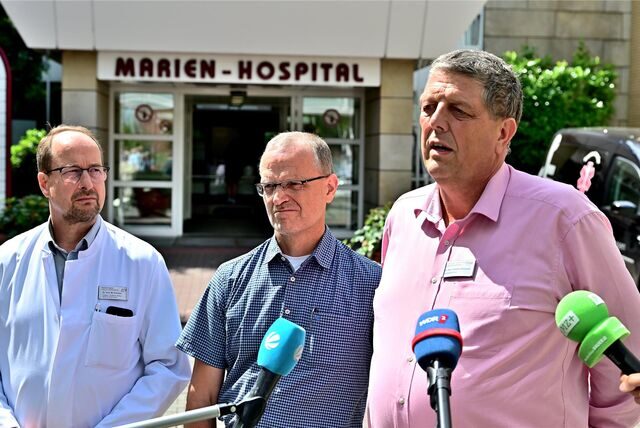 Dr. Andreas Weigand vor dem Marienhospital