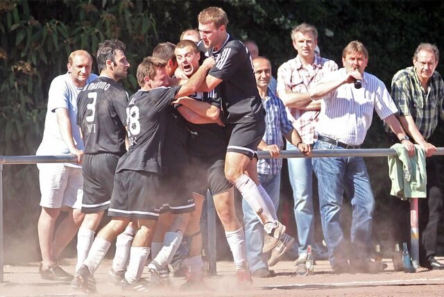 Fronleichnam 2010 gewann Victoria Habinghorst in Falkenhorst das Entscheidungsspiel um den Aufstieg in die Kreisliga A gegen den DSC Wanne II mit 1:0. Durch ein Tor von Dennis Teuber.