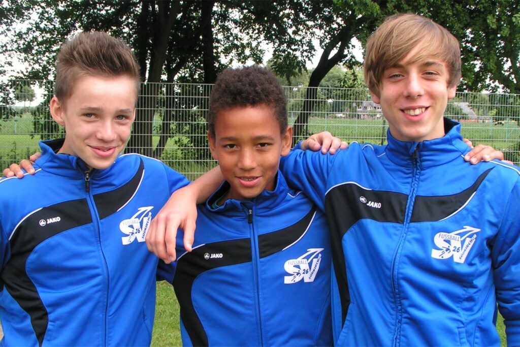 Ein Archivbild: Es zeigt Dustin Willms (v.l.) neben Cyrill Akono und Dustin Fehse, der später für den PSV Bork spielte. Ein Archivbild: Es zeigt Dustin Willms (v.l.) neben Cyrill Akono und Dustin Fehse, der später für den PSV Bork spielte.