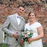Marie-Theres (geborene Schauer) und Kevin Moog haben am Freitag (30. Juni) auf dem Standesamt am Schloss Bladenhorst Ja gesagt.