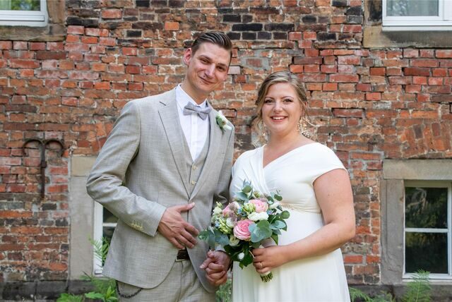 Marie-Theres (geborene Schauer) und Kevin Moog haben am Freitag (30. Juni) auf dem Standesamt am Schloss Bladenhorst Ja gesagt.
