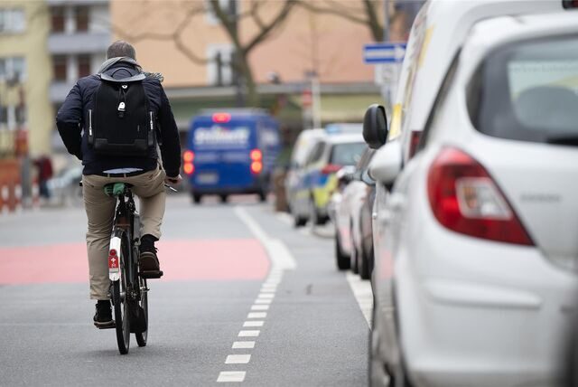 Ein Fahrradfahrer und ein Autofahrer sind in Dorsten kollidiert.