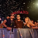 Menschen feiern bei Bochum Total im Bermudadreieck in Bochum