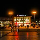 Hauptbahnhof Dortmund bei Nacht.