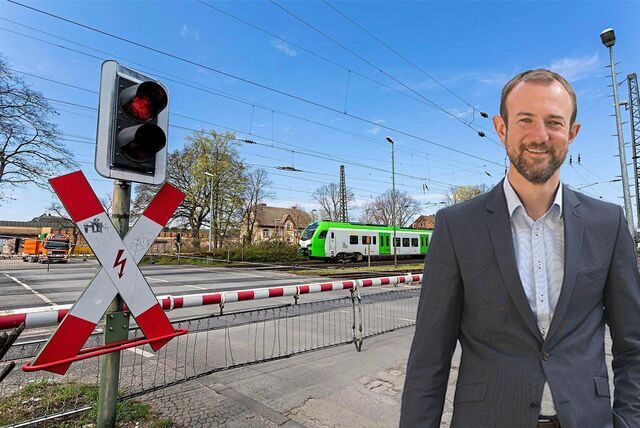 Montage zeigt Alexander Kinzel vor dem Bahnübergang an der Hochlarmarkstraße in Recklinghausen.