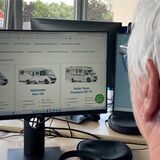 Die Betrüger haben ein Wohnmobil, „Admiral K 5.1“ (l.), online reserviert, persönlich abgeholt und nicht zurückgebracht.