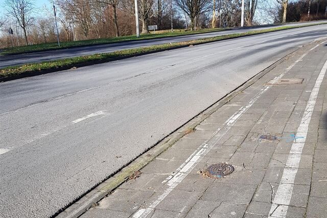 Die Beschaffenheit des Geh-Radwegs am Altstadtring ist katastrophal, ebenso wie der Straßenbelag. Straßen.NRW muss dringend sanieren und handelt genau richtig, wenn dabei gleich das große Rad gedreht wird, meint unser Autor.