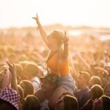 Festival Besucher tanzen
