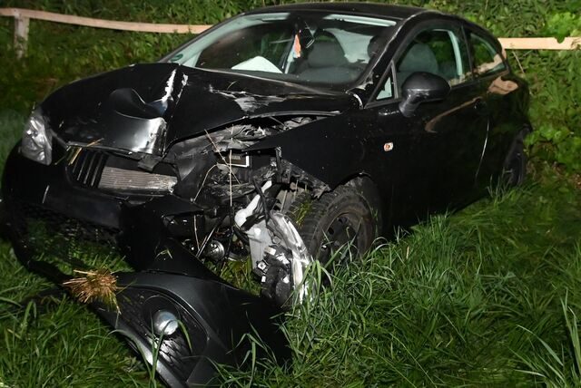 Ein Auto ist bei einem Unfall in Dorsten schwer beschädigt worden.