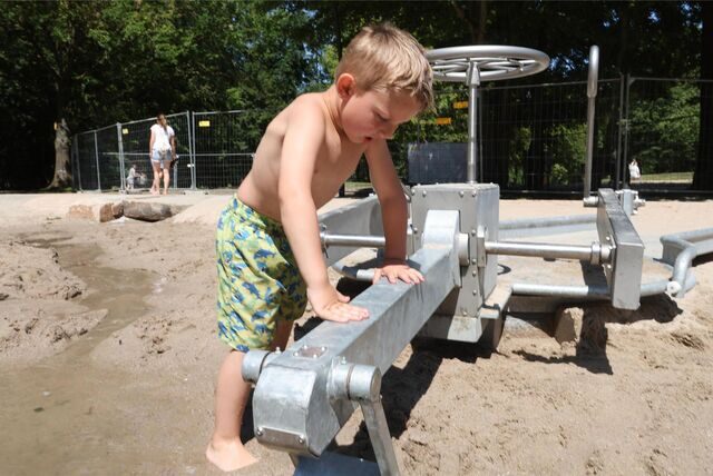 Abkühlung gefällig: Der neue Wasserspielplatz ist vor allem für Kinder an heißen Sommertagen ein Anziehungspunkt.