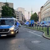 Kräfte der Polizei unterstützten am Freitagabend Kräfte des Ordnungsamtes an der Dortmunder Kampstraße.