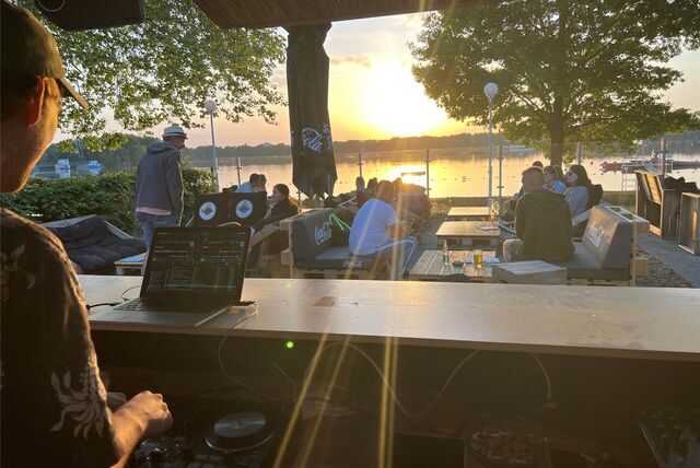 Im August findet ein Open-Air-Konzert in der Sunset Beach Bar in Haltern statt.