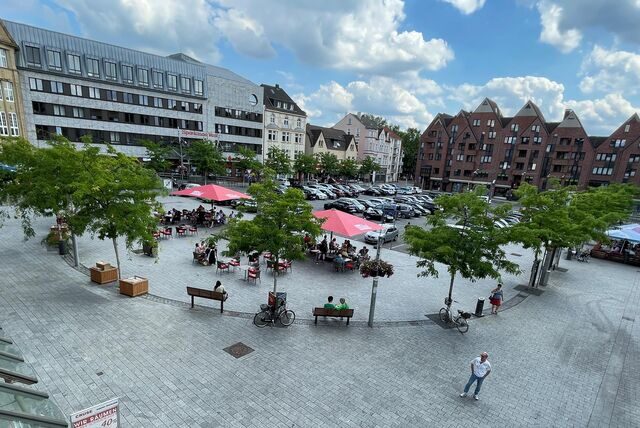 Der Marktplatz in der Castroper Altstadt am Montag, 10. Juli 2023: Endlich ist das „Schmuckkästchen“ von Castrop-Rauxel erwacht.