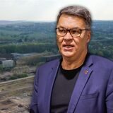 Oberbürgermeister Thomas Westphal vor dem ehemaligen HSP-Areal an der Rheinischen Straße (Montage).