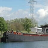 Das historische Schiff Ostara liegt vor Anker am Schiffshebewerk Henrichenburg in Waltrop.