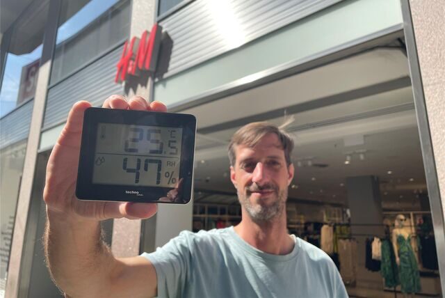 Unser Reporter Tim Schulze ist mit Thermometer bewaffnet über den Westenhellweg gelaufen. Bei H&M war es am kühlsten.
