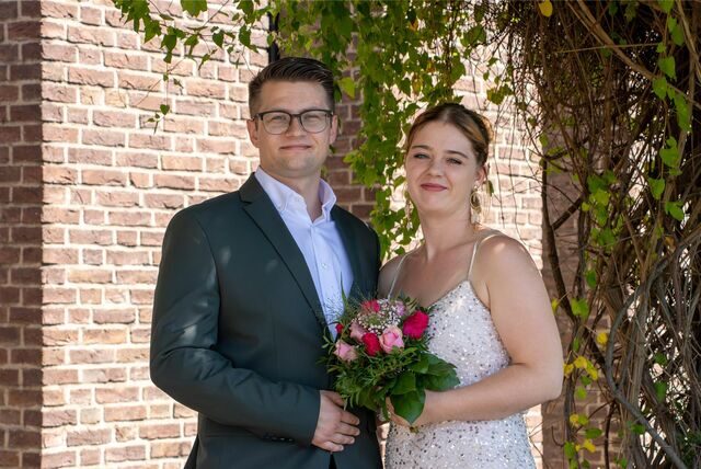 Lena (geborene Wilschewski) und Sebastian Bonk haben sich auf dem Standesamt zu Castrop-Rauxel das Ja-Wort gegeben.