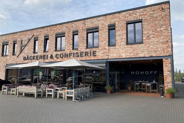 Das Gebäude, in dem sich die Bäckerei & Confiserie Hohoffs Augenlust und Tafelfreuden in Waltrop befindet.