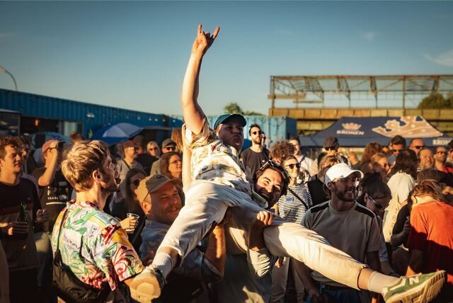 Ein Festival am Hafen, eine Rave-Fahrradtour durch Eving, jetzt eine Party im Domicil: Das Dortmunder Kollektiv „Bunt oder Blau“ stellt viele unterschiedliche Events auf die Beine.
