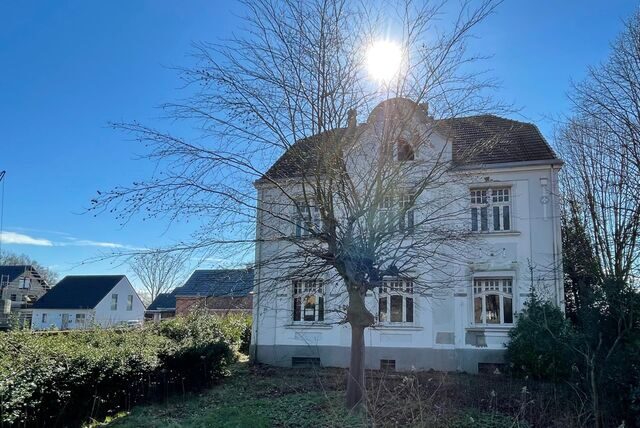 Diese Villa in Dorsten hat einem ehemaligen BVB-Profi gehört. Nun ist sie wieder verkauft worden.