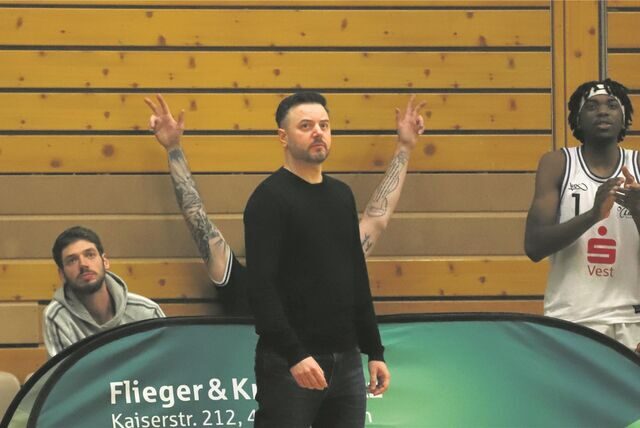 Hertens Headcoach Robin SIngh war mit daran beteiligt, dass die Hertener Löwen einen spielstarken Pointguard zurück in die Rosa-Parks-Halle lotsen konnten.
