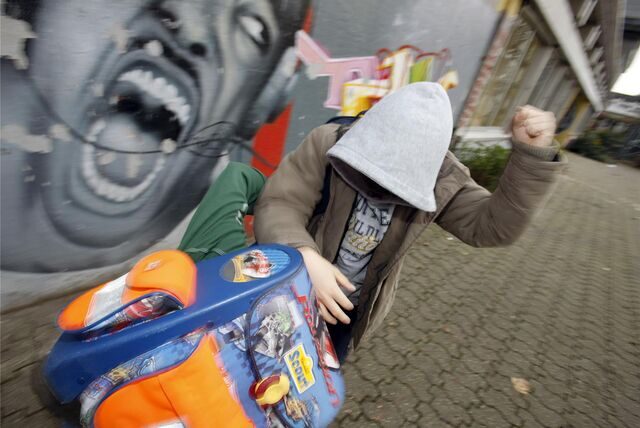 Laut Polizei ist die Zahl der Straftaten an Schulen nicht besonders alarmierend- die Zahl der Körperverletzungen ist allerdings auffällig.
(Symbolbild)