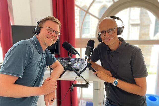 Redakteur Tobias Weckenbrock (l.) im PottCAS-Studio mit Gast Marc Frese von Mein Ickern.