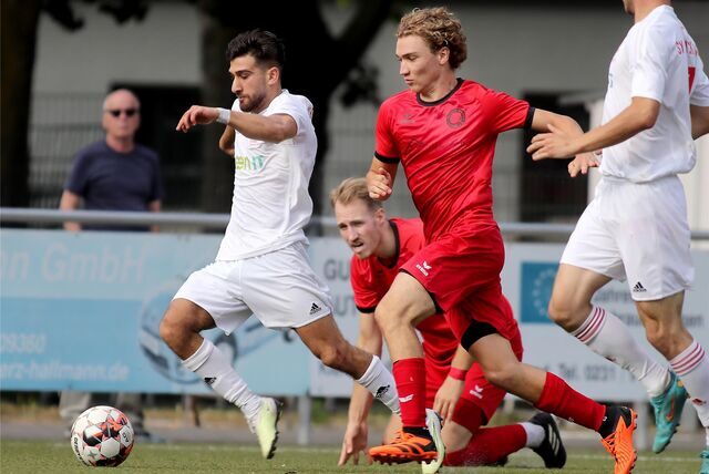 Der SC Husen-Kurl (rot) und der SV Brackel (weiß) standen sich im Halbfinale gegenüber.