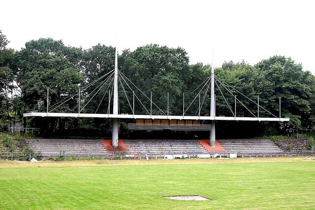 Auch die Tribüne des Jahnstadions steht praktisch bereits unter Denkmalschutz.