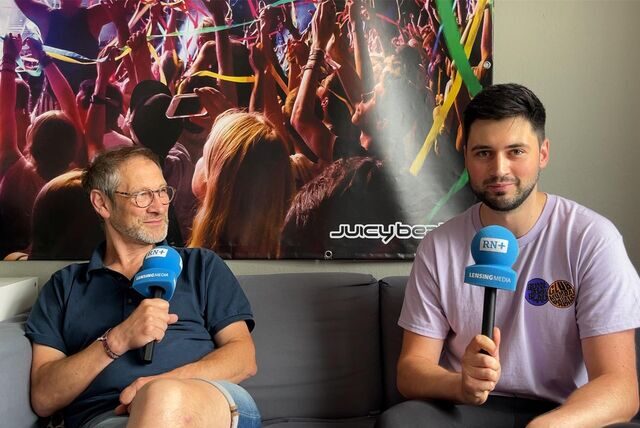 Kurz vor dem Start des Juicy Beats 2023 in Dortmund hat RN-Redakteur Lukas Wittland (r.) Festival-Gründer Carsten Helmich zum Interview getroffen.