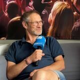 Kurz vor dem Start des Juicy Beats 2023 in Dortmund hat RN-Redakteur Lukas Wittland (r.) Festival-Gründer Carsten Helmich zum Interview getroffen.