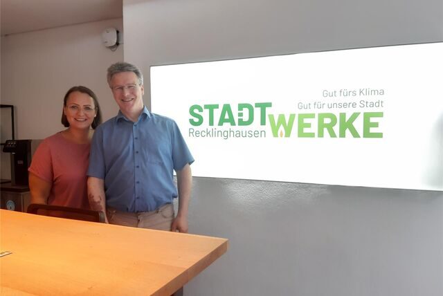 Dorina Langhammer und Elmar Rave von den Stadtwerken Recklinghausen.