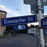 Raub auf der Eisenacher Straße: Als ein Mann in Richtung Güntherstraße entlangläuft, wird er von einem Unbekannten angesprochen, der ihn daraufhin mit Pfefferspray besprüht.