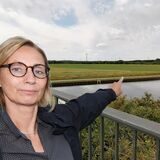 Bildmontage: im Vordergrund Stefanie Hugot im Hintergrund das Areal des geplanten Industriegebiets an der Kanalbrücke in Waltrop-Leveringhausen.
