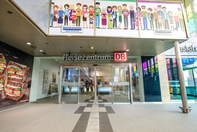 Blick auf das Reisezentrum am Hauptbahnhof in Recklinghausen