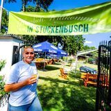 Megi Maass aus Recklinghausen vor dem Eingang zum neuen Biergarten am ehemaligen Haus Strangemann