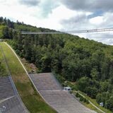 Die Hängebrücke Skywalk in Willingen über der Mühlenkopfschanze