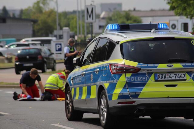 Eine Radfahrerin (61) wurde bei einem Verkehrsunfall in Dortmund schwer verletzt.