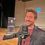 „Alles sieht auf mich!“ Musical-Darsteller Florian Hinxlage spielt die Hauptrolle in dem neuen Musical „Showtime“, das Ende Oktober in Kamen Weltpremiere feiert.