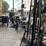 Unbekannte müssen Stühle und Schirme des Eiscafés San Remo in der Dorstener Innenstadt angesteckt haben.
