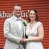 Am Parkbad Süd gaben sich Joyce (geborene Herrmann) und Jan Nebe das standesamtliche Ja-Wort. Mit zahlreichen Gästen feierte das Paar dort die Hochzeit.