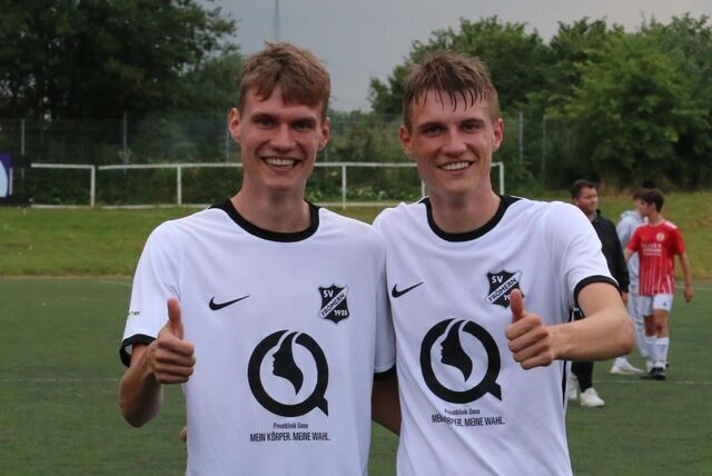Zum Verwechseln ähnlich: Timo und Nico Theimann (r.) sind aus den A-Junioren des SV Frömern in die erste Mannschaft aufgerückt.