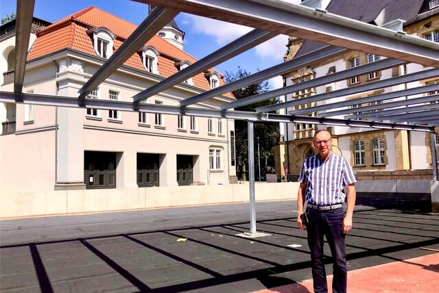 Rainer Hans im Obergeschoss des neuen Parkhauses hinter der Alten Feuerwache in Recklinghausen