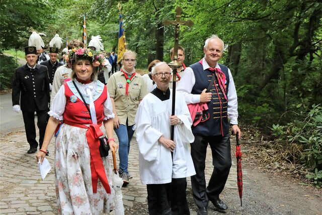 Eine Pilgergruppe kommt am Annaberg in Haltern an.