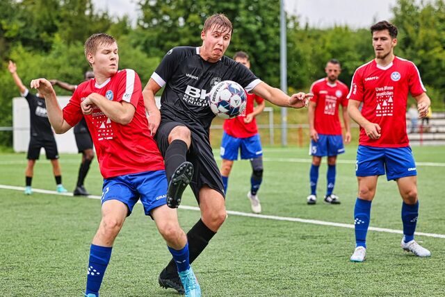 Bezirksligist FC Castrop-Rauxel kam im Testspiel gegen Teutonia SuS Waltrop (Kreisliga A) nach einem 0:1 und 2:2 zu einem 4:2-Sieg.